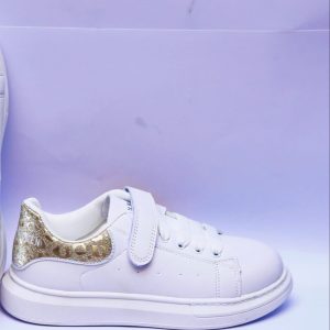 Side shine sneaker